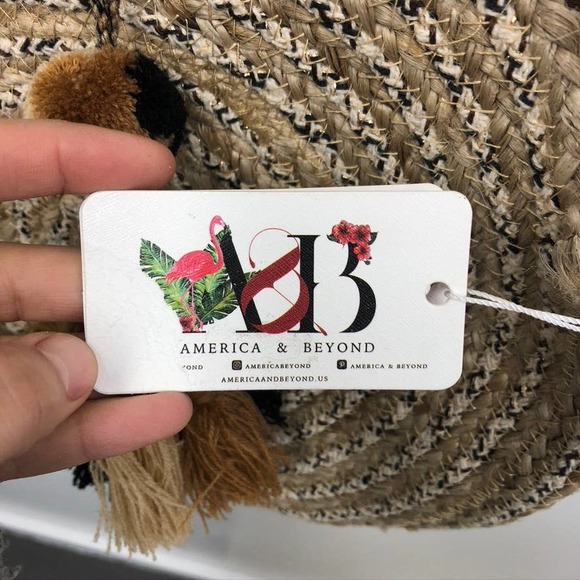 America & Beyond Tassel Circle Straw Crossbody Bag - Picture 5 of 9